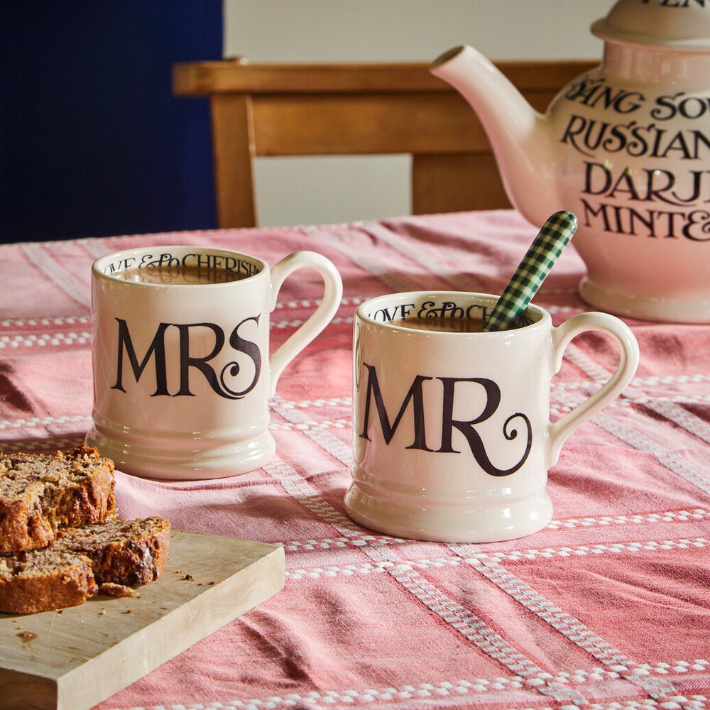 Black Toast 'Mr & Mrs' Set of 2 1/2 Pint Mugs Boxed