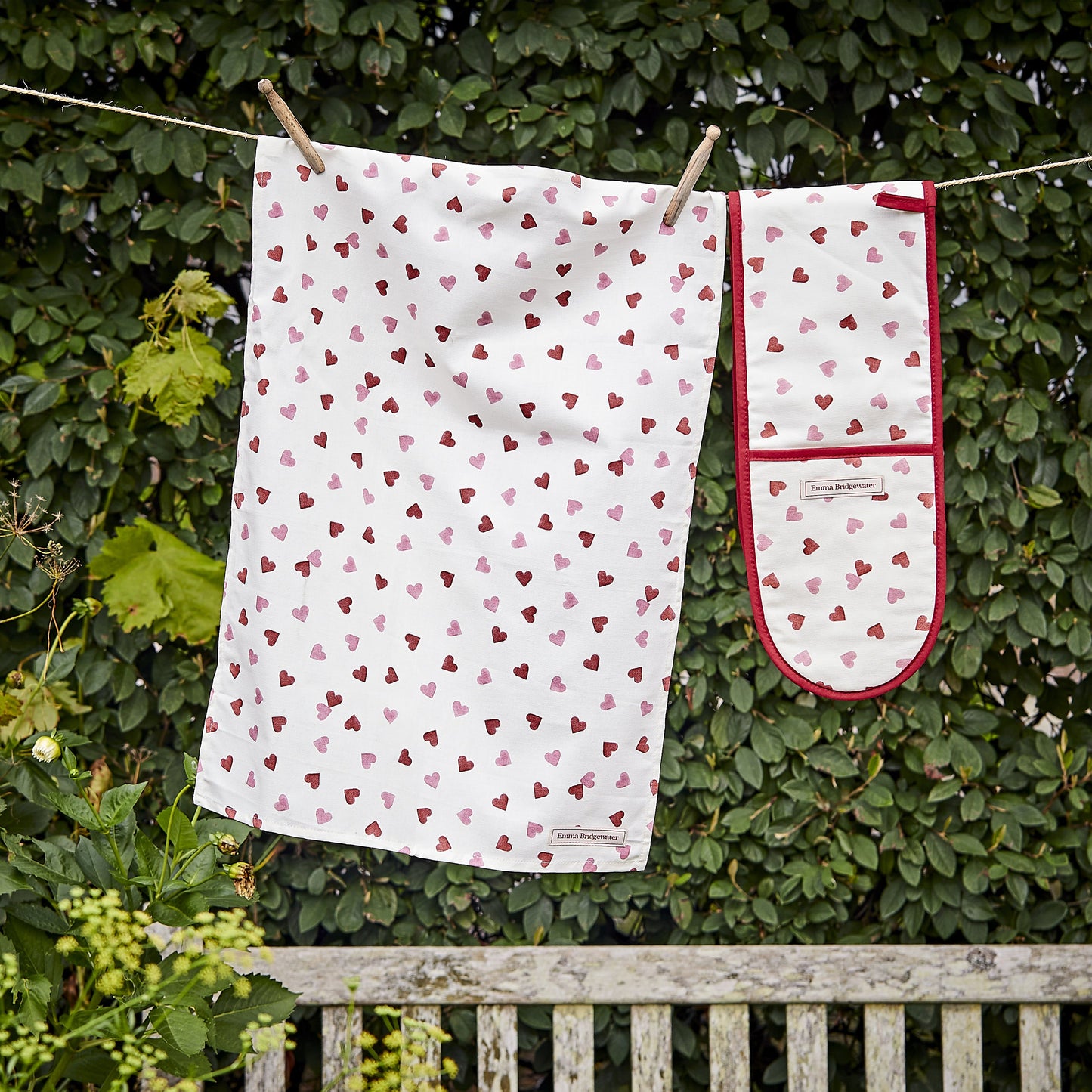 Pink Hearts Tea Towel & Double Oven Glove Set